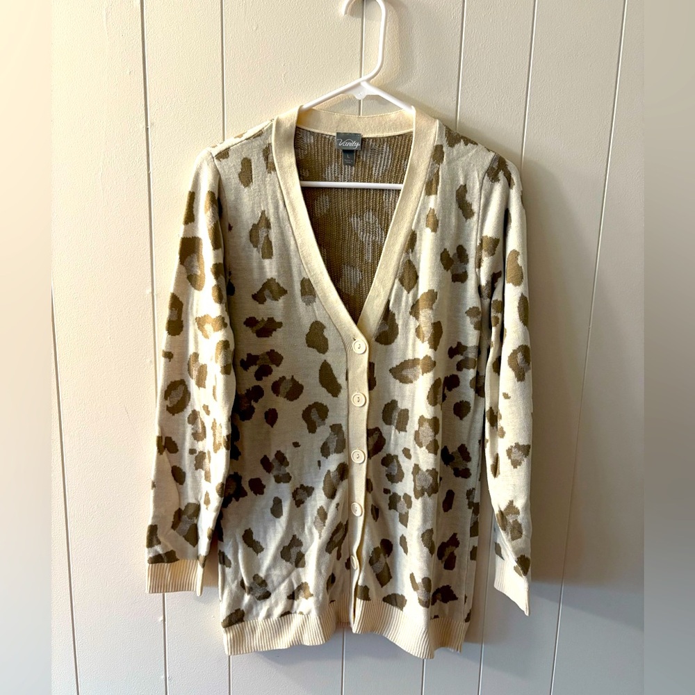Vanity Women’s large Cream and Brown Leopard Print Cardigan Sweater button